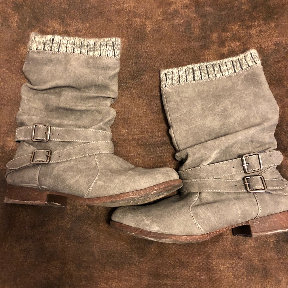 Grey boots
